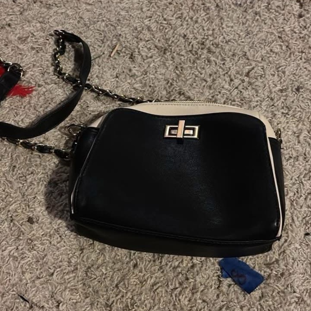 Black and Cream Zip cross body with side pouch